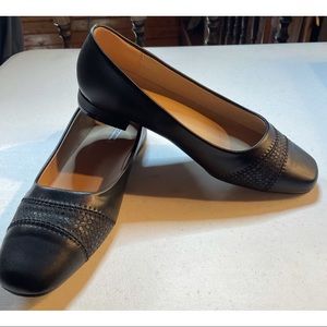 Cinak size 6 black flats. NWOT. Has box